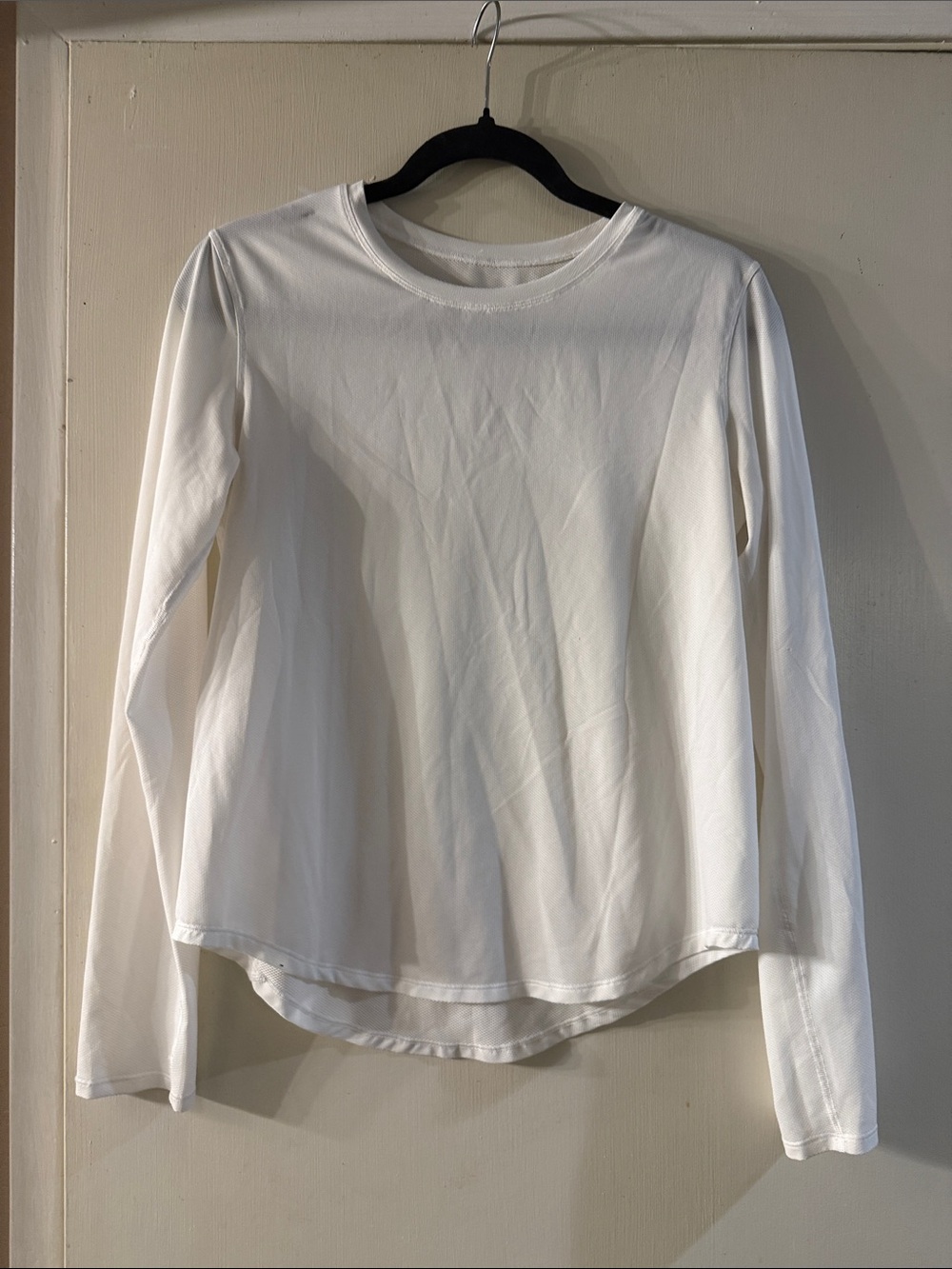 Lululemon White Long Sleeve Athletic Top Women’s Small 16” Pit to Pit